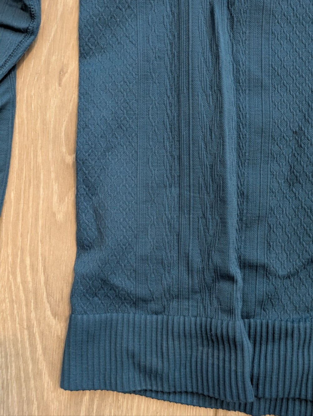 Lululemon Rest Less pullover Cable Pattern Size Small - Picture 5 of 7